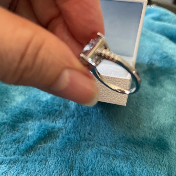 Emerald cut engagement Rings 2 size 7 - Picture 9 of 13